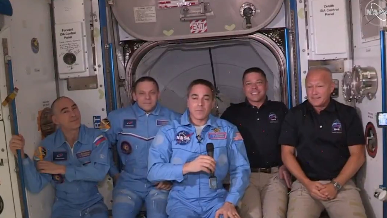 SpaceX astronotları Uluslararası Uzay İstasyonu'na geçti
