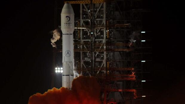 Çin'in uzay aracı 112 saat uçtu, Ay'ın yörüngesine girdi