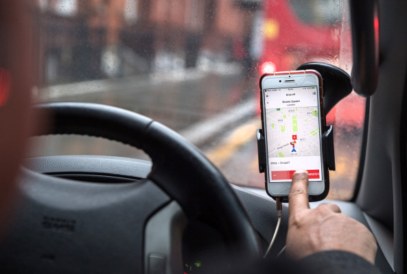Uber, sürücüler için yüz tanıma kontrolleri nedeniyle baskı altında