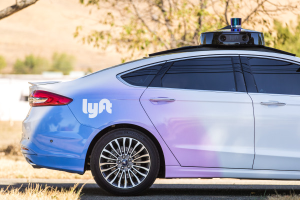 İstasyon: Lyft kendi kendine sürüş ünitesini satıyor, Uber büyük bir ürün desteği sağlıyor ve Revel araç çağırmaya başlıyor